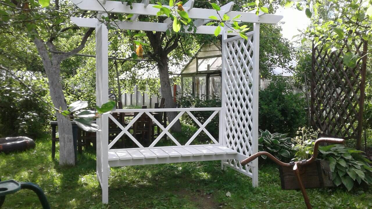 Пергола с качелями в ландшафтном дизайне